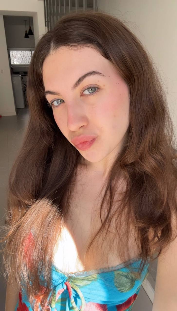 Nude girl Amber in Luyang