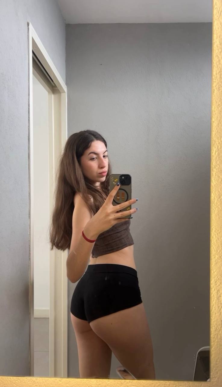 Amber in her underwear in Luyang