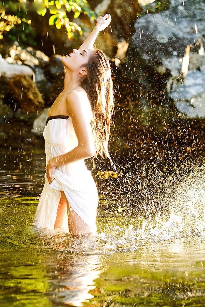 Marie Avgeropoulos in Luyang