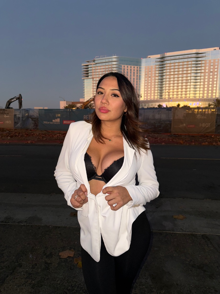 Take a pause and enjoy Ali Cruz — streaming from Luyang