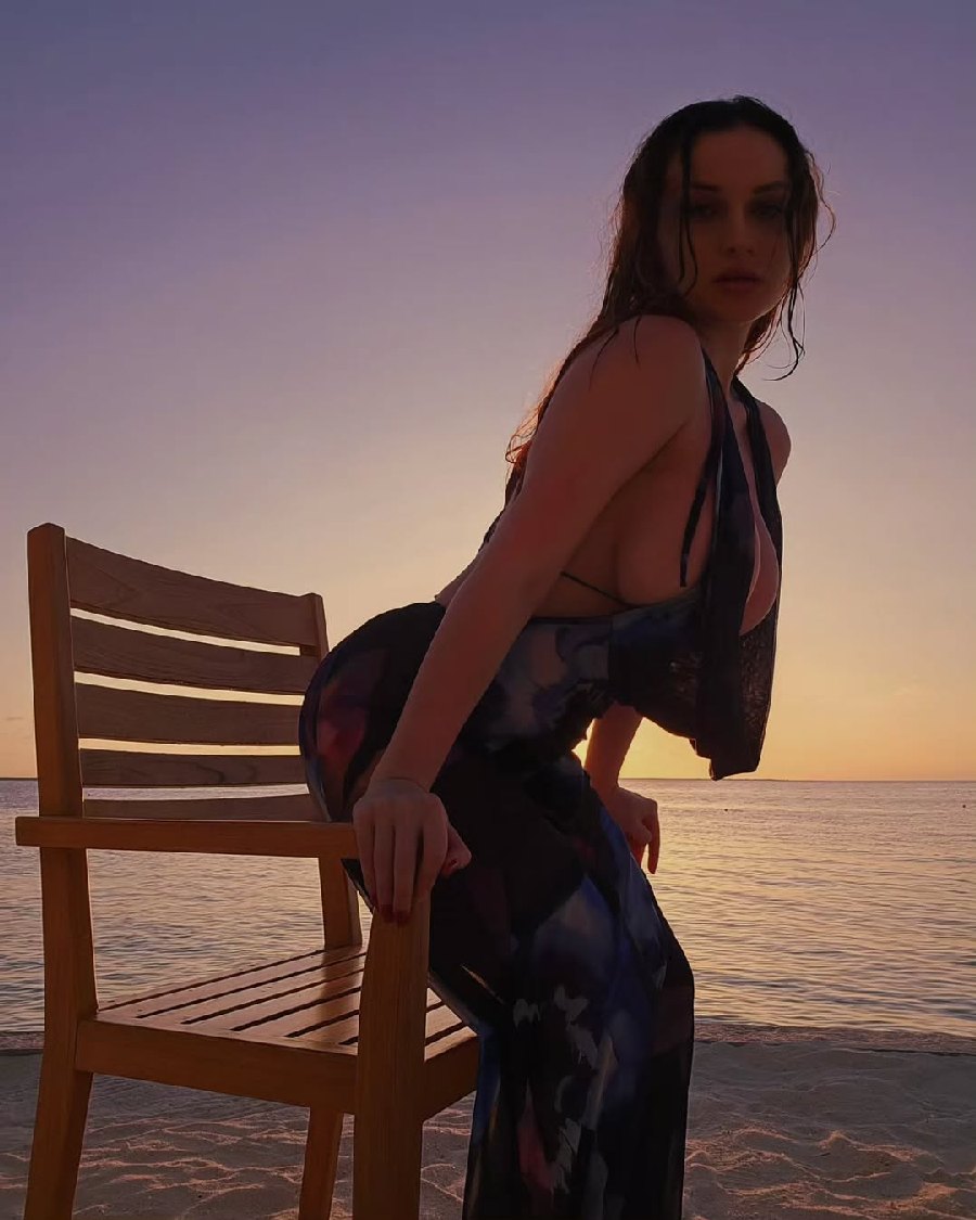 Sexy girl Miranda Faith nude in Luyang