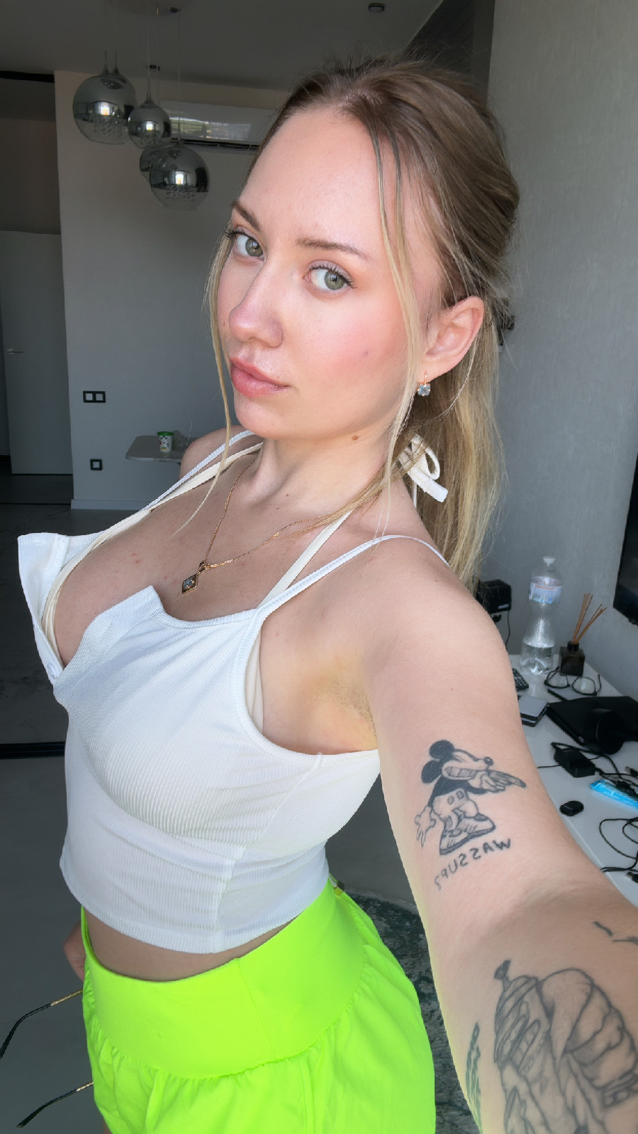 KateV in her underwear in Luyang