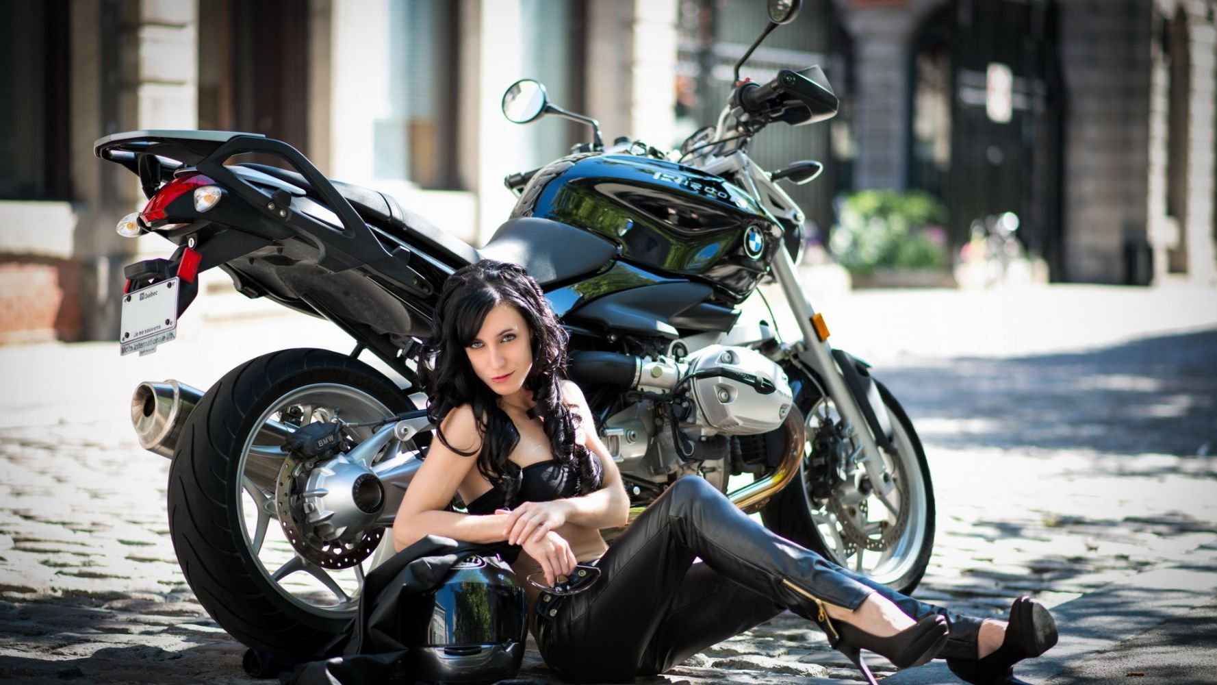 European women on bikes in Luyang