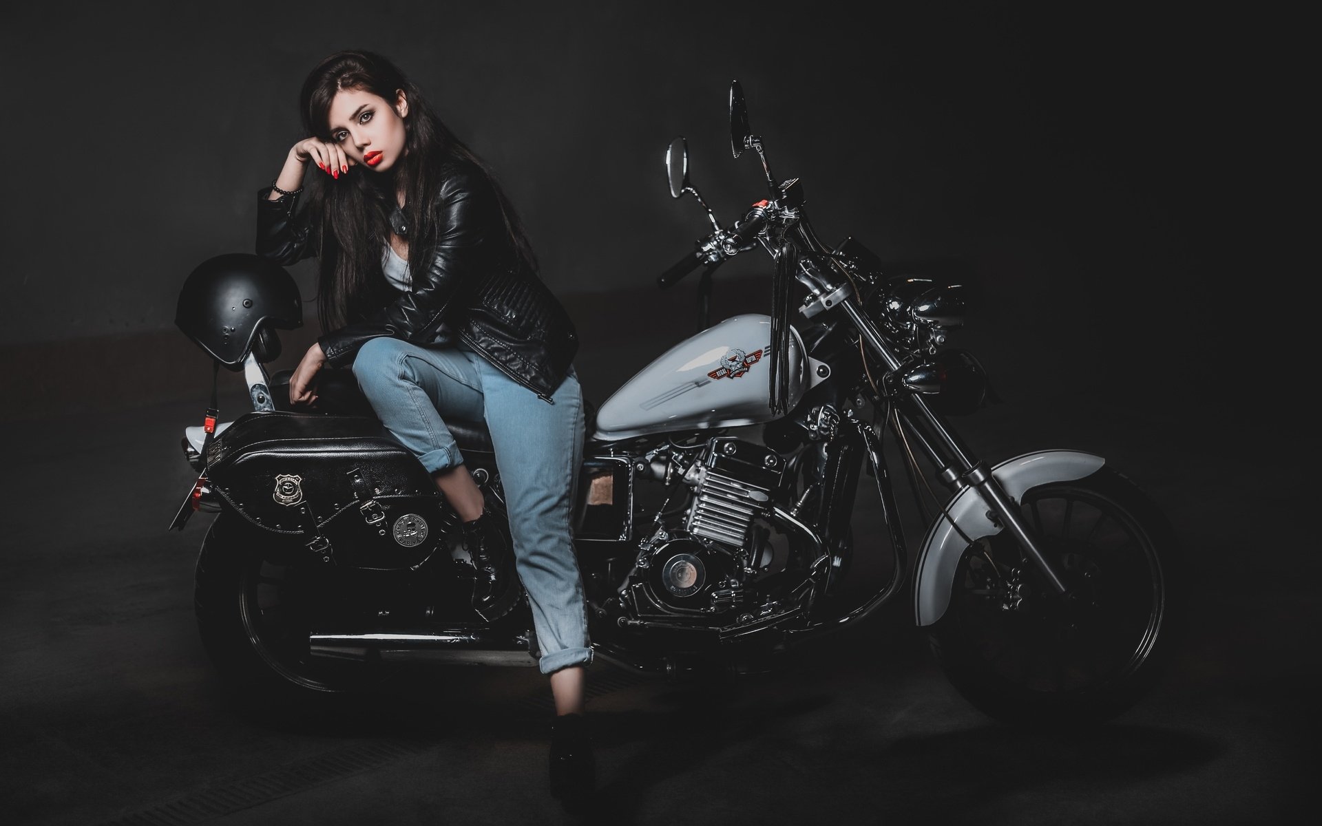 Biker girls: style and drive in Luyang