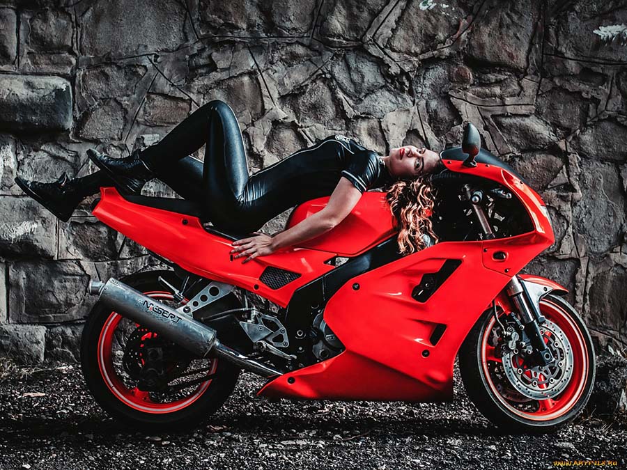 Beautiful girl Beautiful girls and motorcycles in Luyang