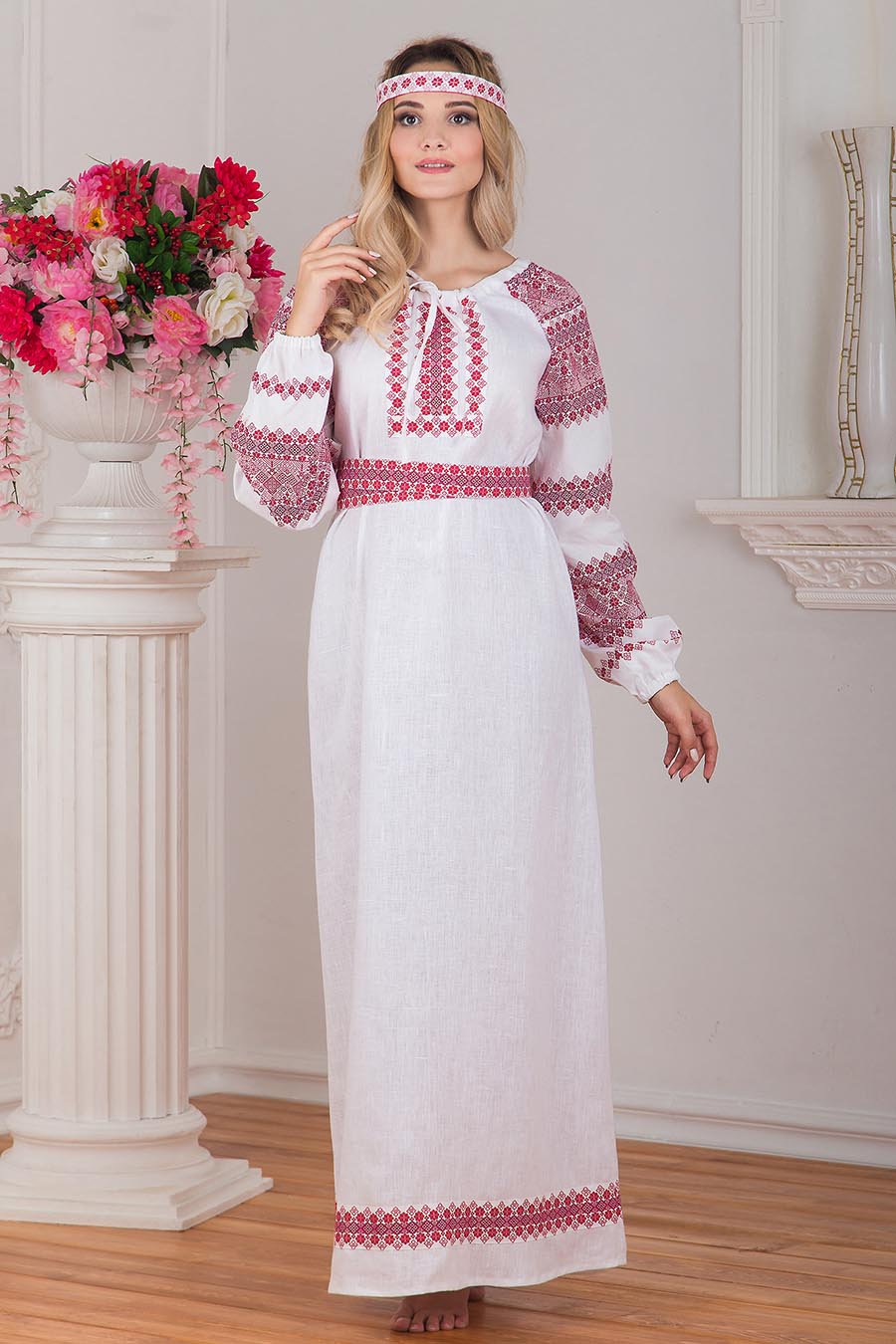 Women in Slavic costumes in Luyang