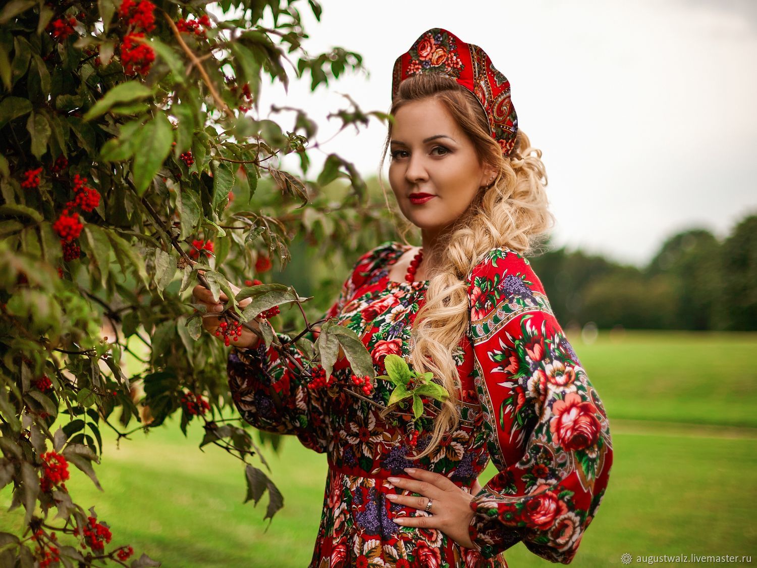 Women in Slavic costumes in Luyang
