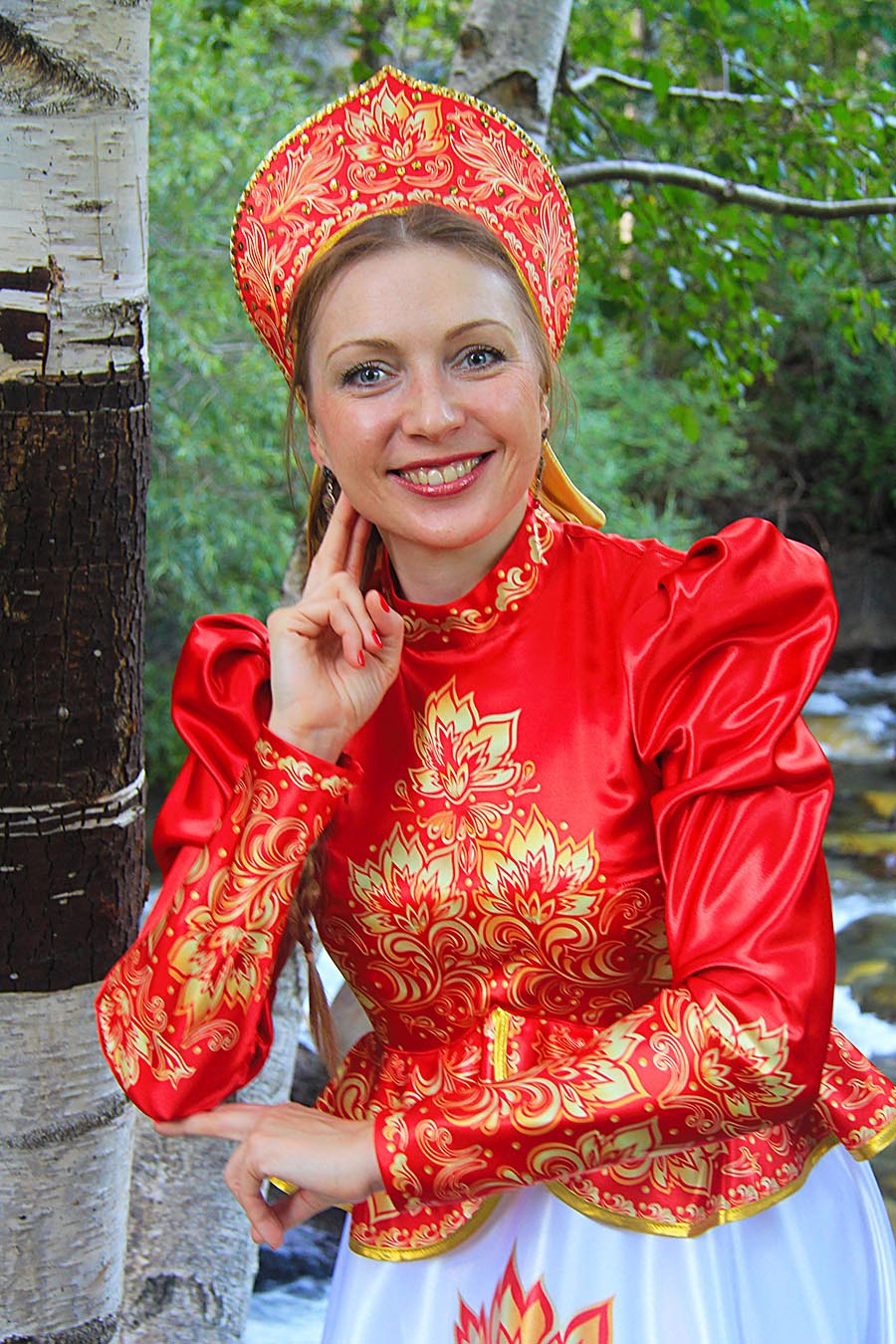 Women in Slavic costumes in Luyang