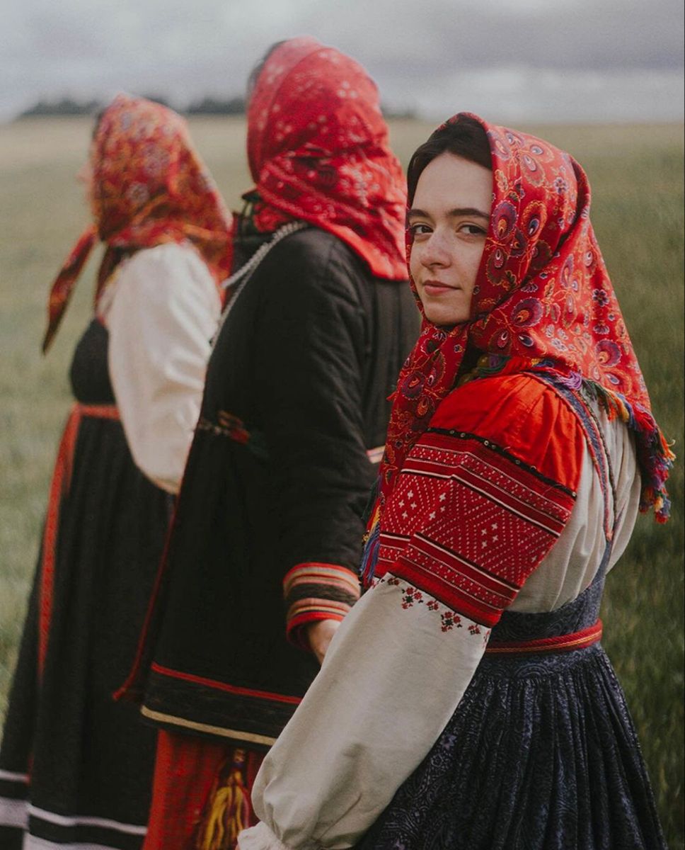 Women in Slavic costumes in Luyang