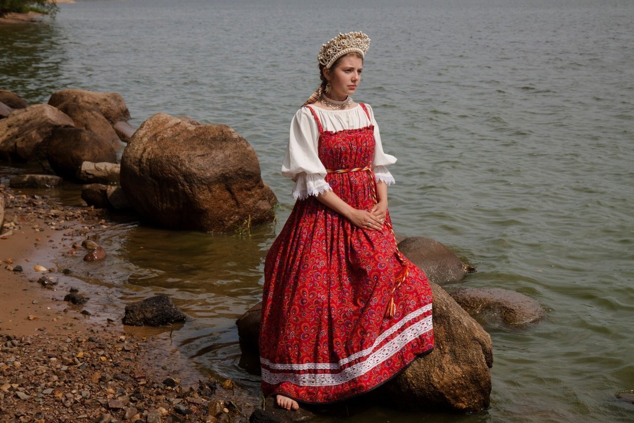 Women in Slavic costumes in Luyang