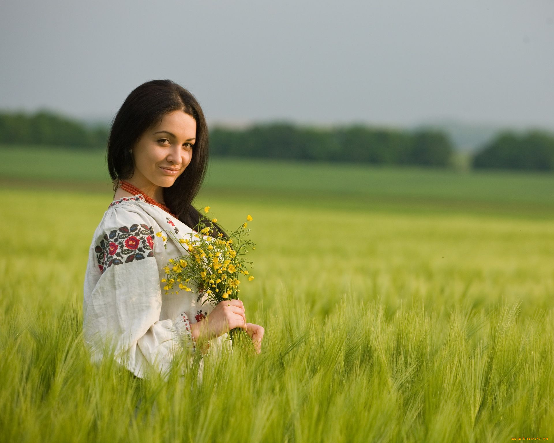 Women in Slavic costumes in Luyang