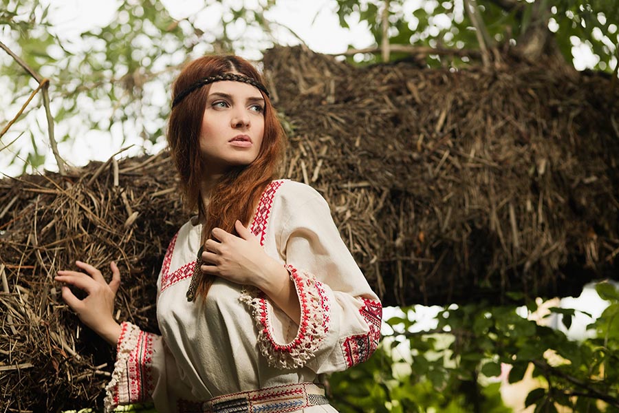 Women in Slavic costumes in Luyang