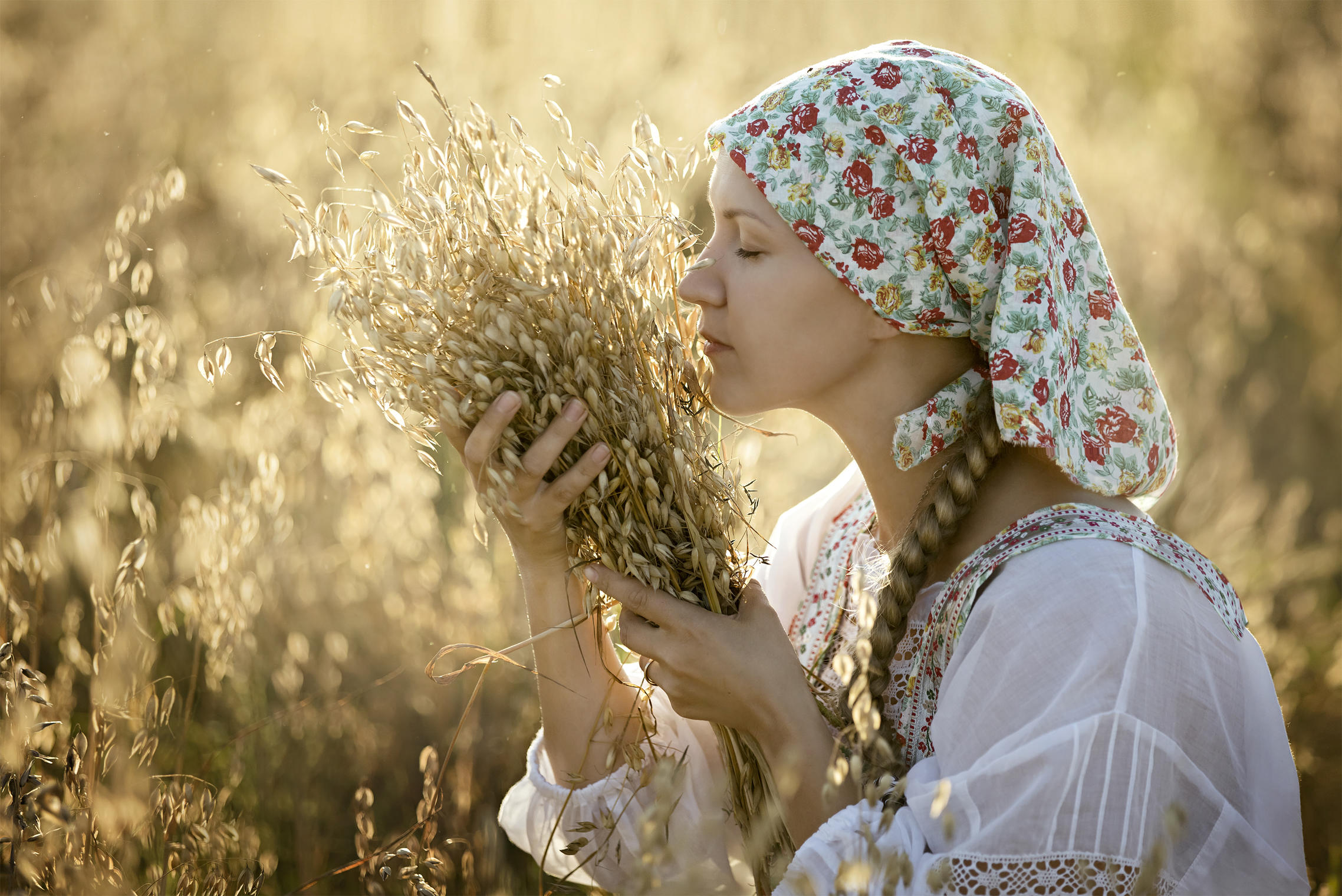 Photo Women in Slavic costumes in Luyang