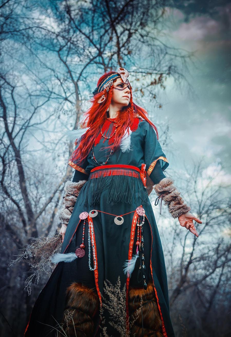 Girls in Slavic costumes underwear in Luyang