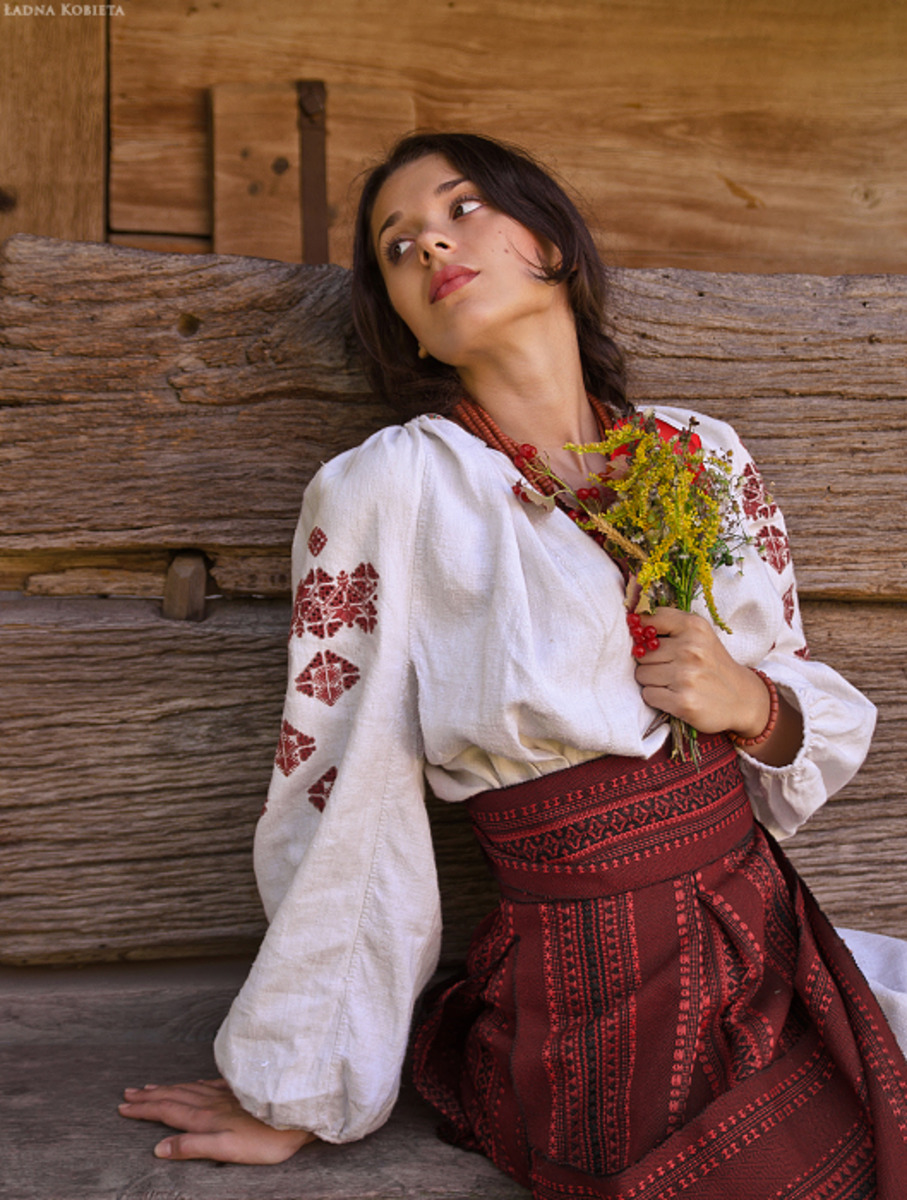 Girls in Slavic costumes in Luyang