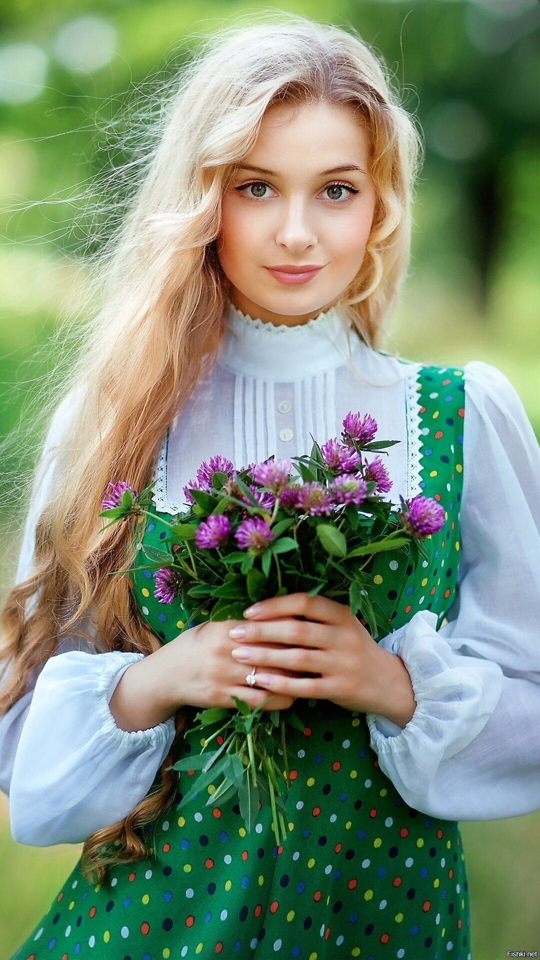 Girls in Slavic costumes in Luyang