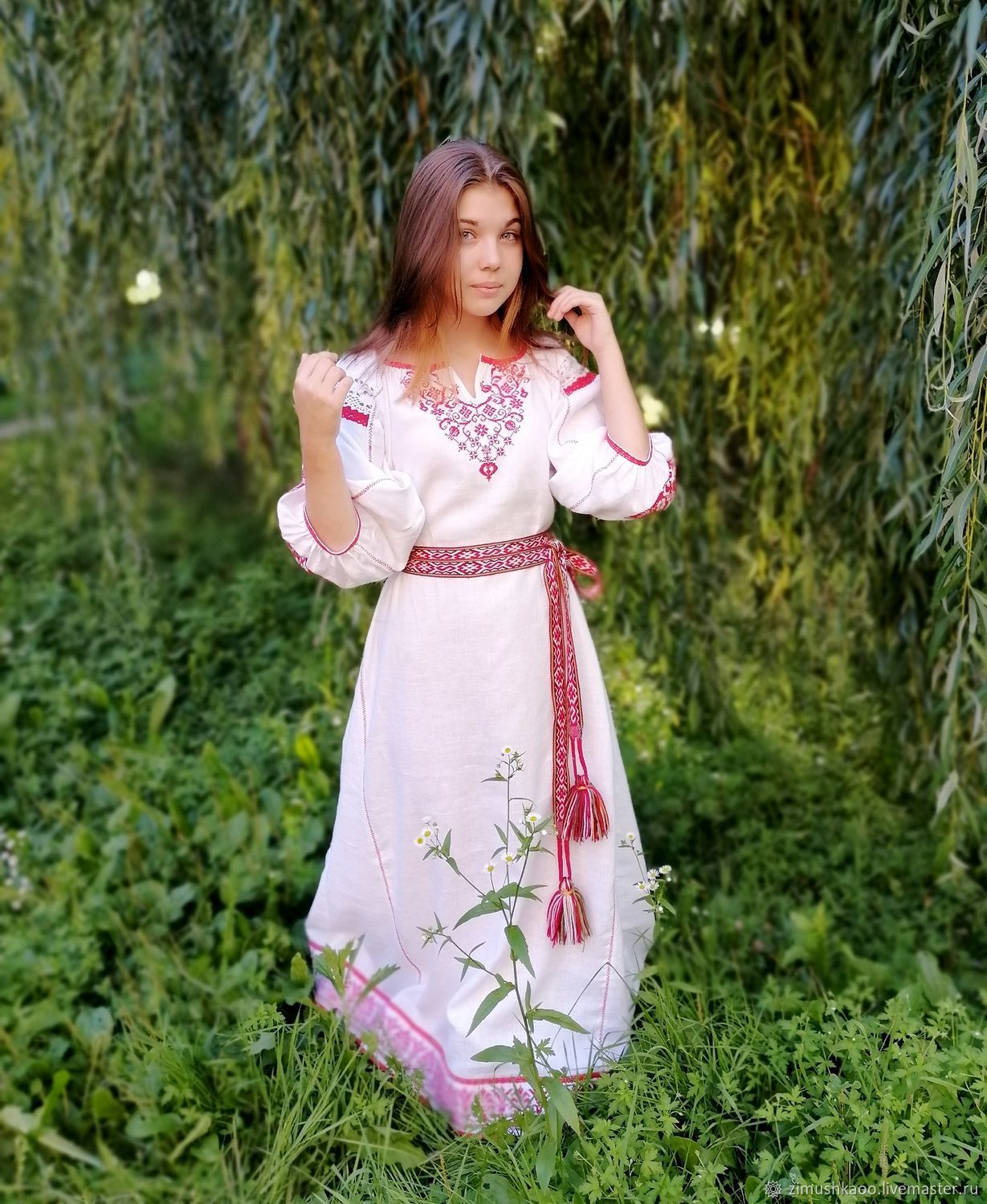 Girl Girls in Slavic costumes in Luyang