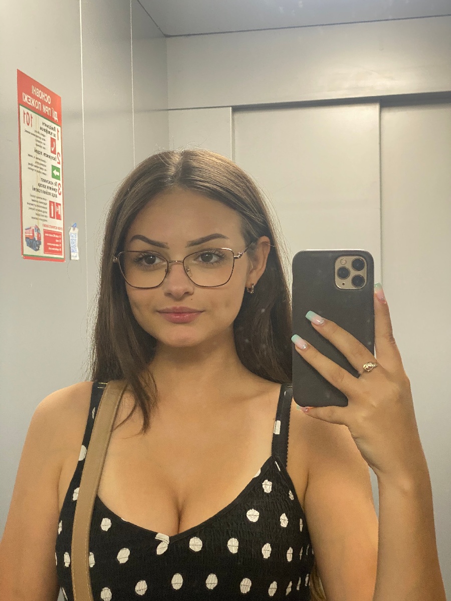 Sexy model Stacy in Luyang